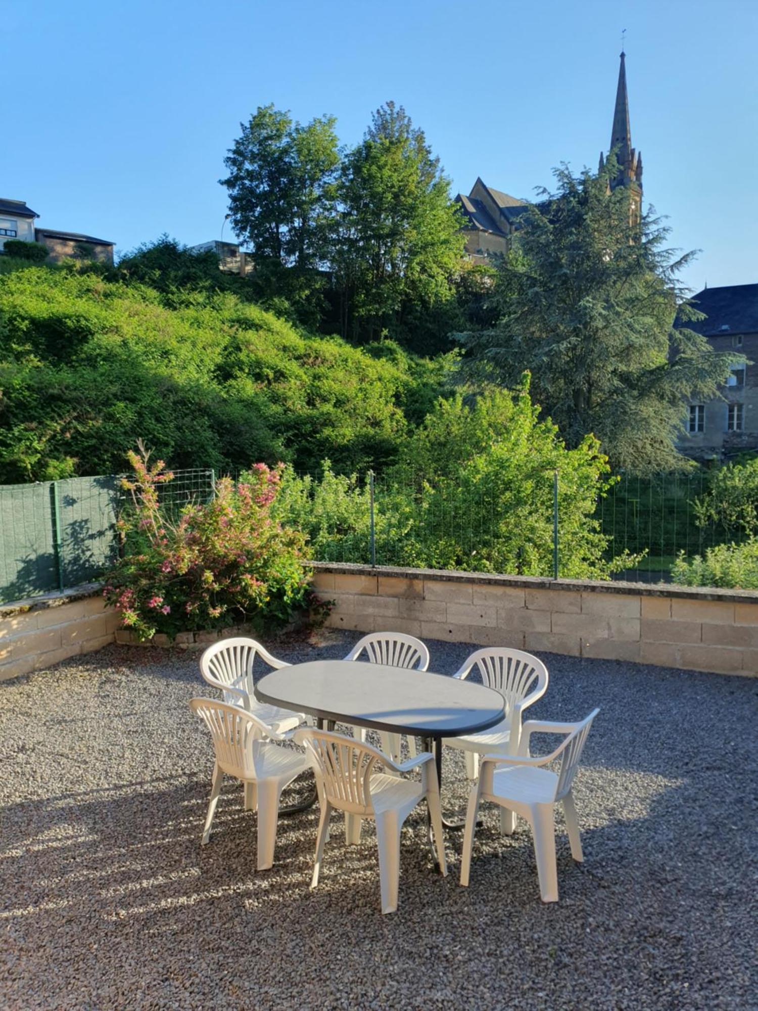 Gite Des Jardiniers Fumay Habitación foto